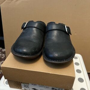 UGG Kids Black Leather Dress Shoes